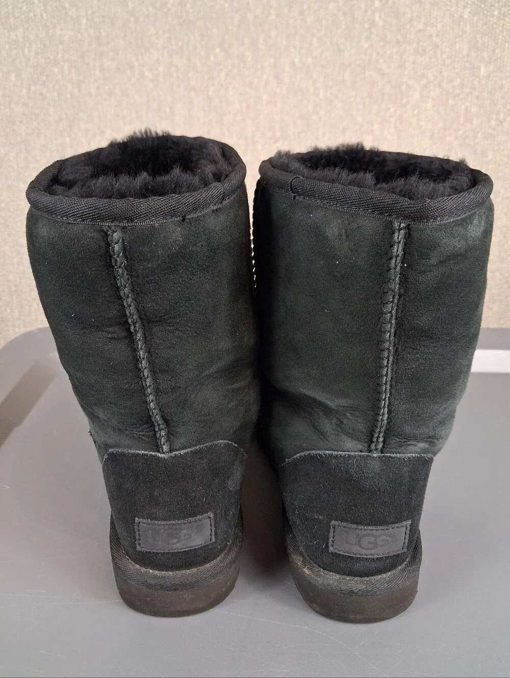 UGG Classic Short Black Suede Winter Boots Womens 8 Shearling Lined Pull-On Cozy